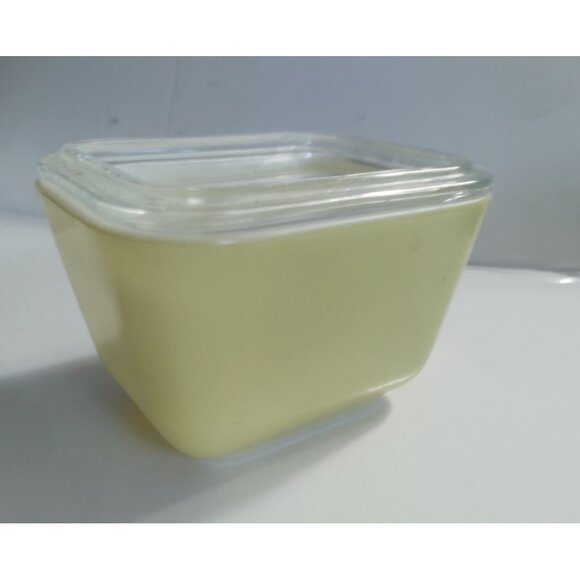 Collectible Pyrex Lidded Yellow Refrigerator Dish 501 1 1/2 cup - Picture 5 of 12